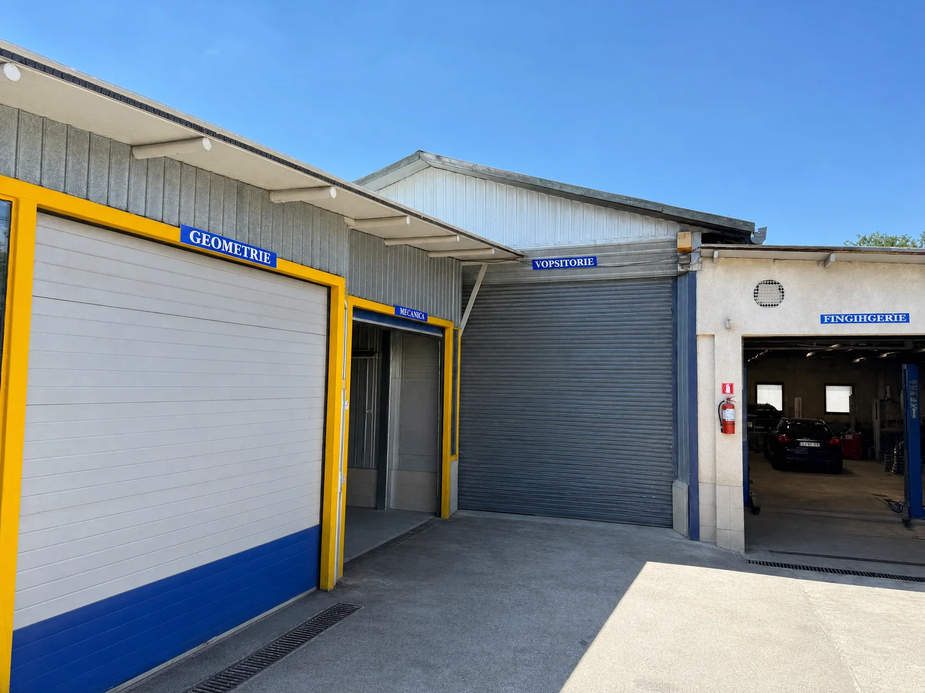 Halele service-ului Center Cardane — geometrie, mecanică, vopsitorie, tinichigerie
